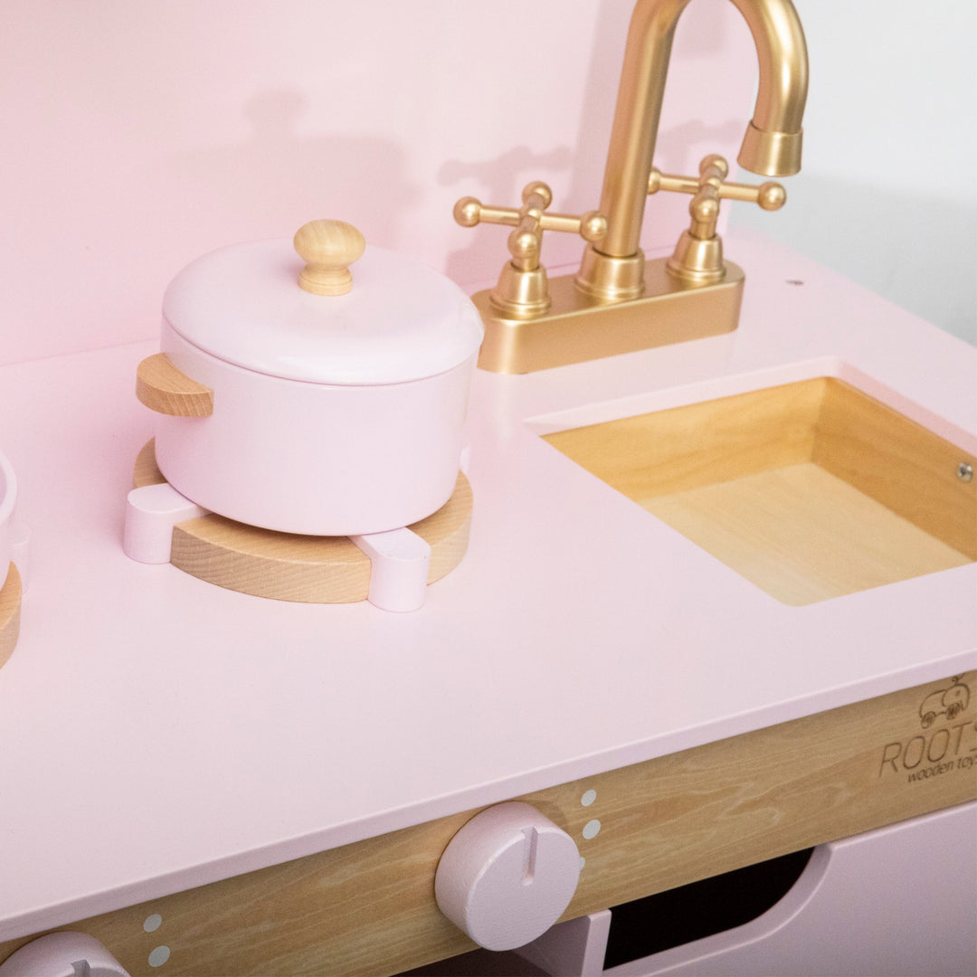 Lavaplatos y olla de cocina de juguete rosada de madera estilo Montessori para niños