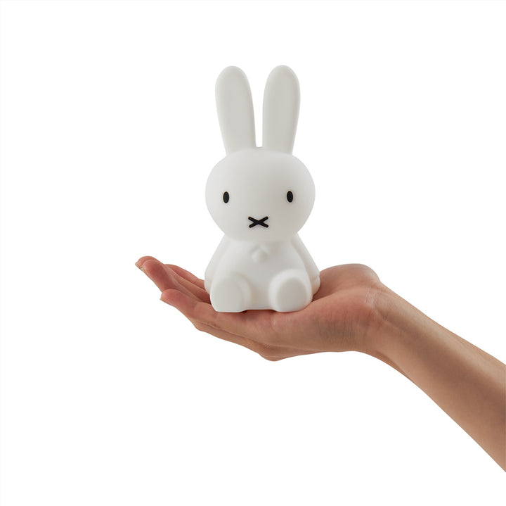 Espantapájaros de silicona recargable con diseño de conejo pequeño, luz nocturna segura para niños y bebés