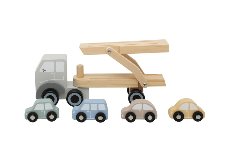 Detalle del camión de madera con rampa y 4 autitos para niños