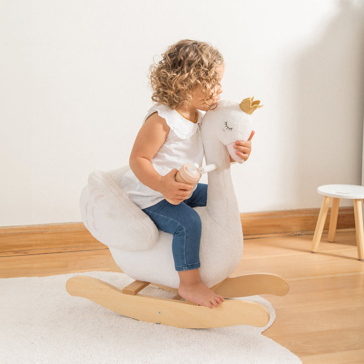 Balancín mecedor infantil con forma de cisne en madera y felpa suave