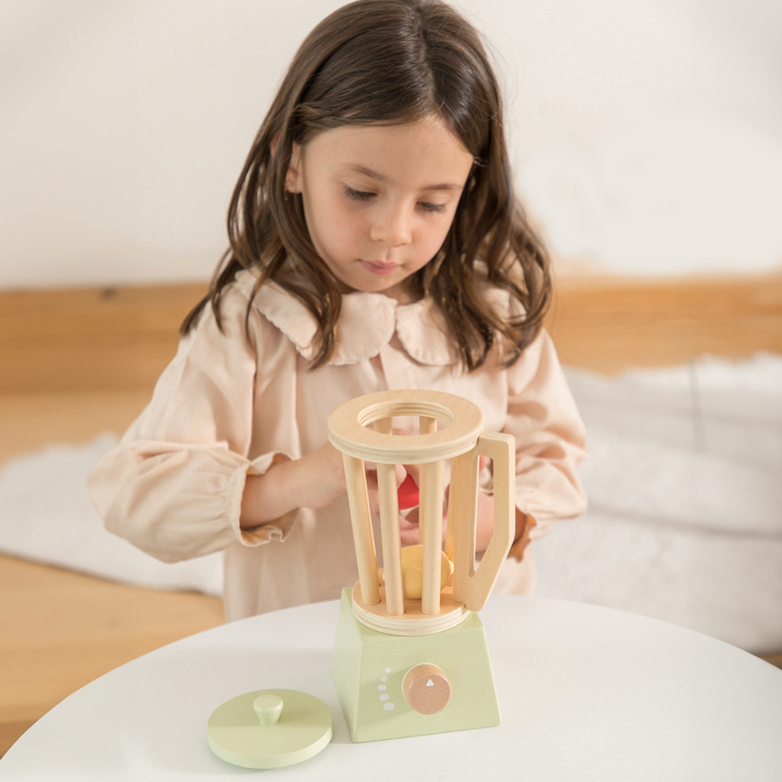 Juguete de madera tipo licuadora infantil color verde pastel, ideal para juegos de rol y motricidad en niños