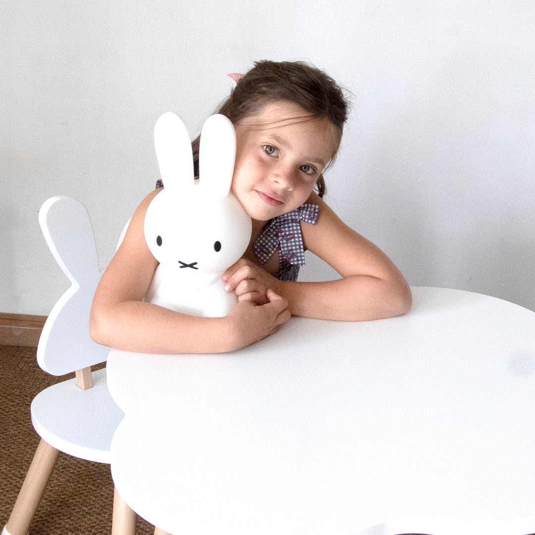 Lámpara Miffy grande regulable y portátil, ilumina la pieza del bebé con ternura